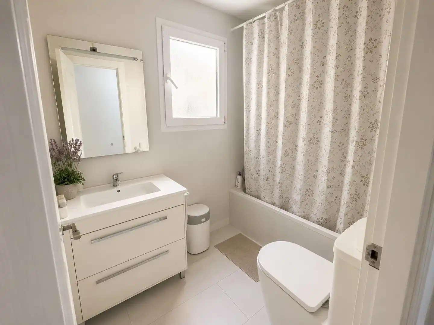 Baño de Apartamento en venta en Elche / Elx con Aire acondicionado, Terraza y Trastero