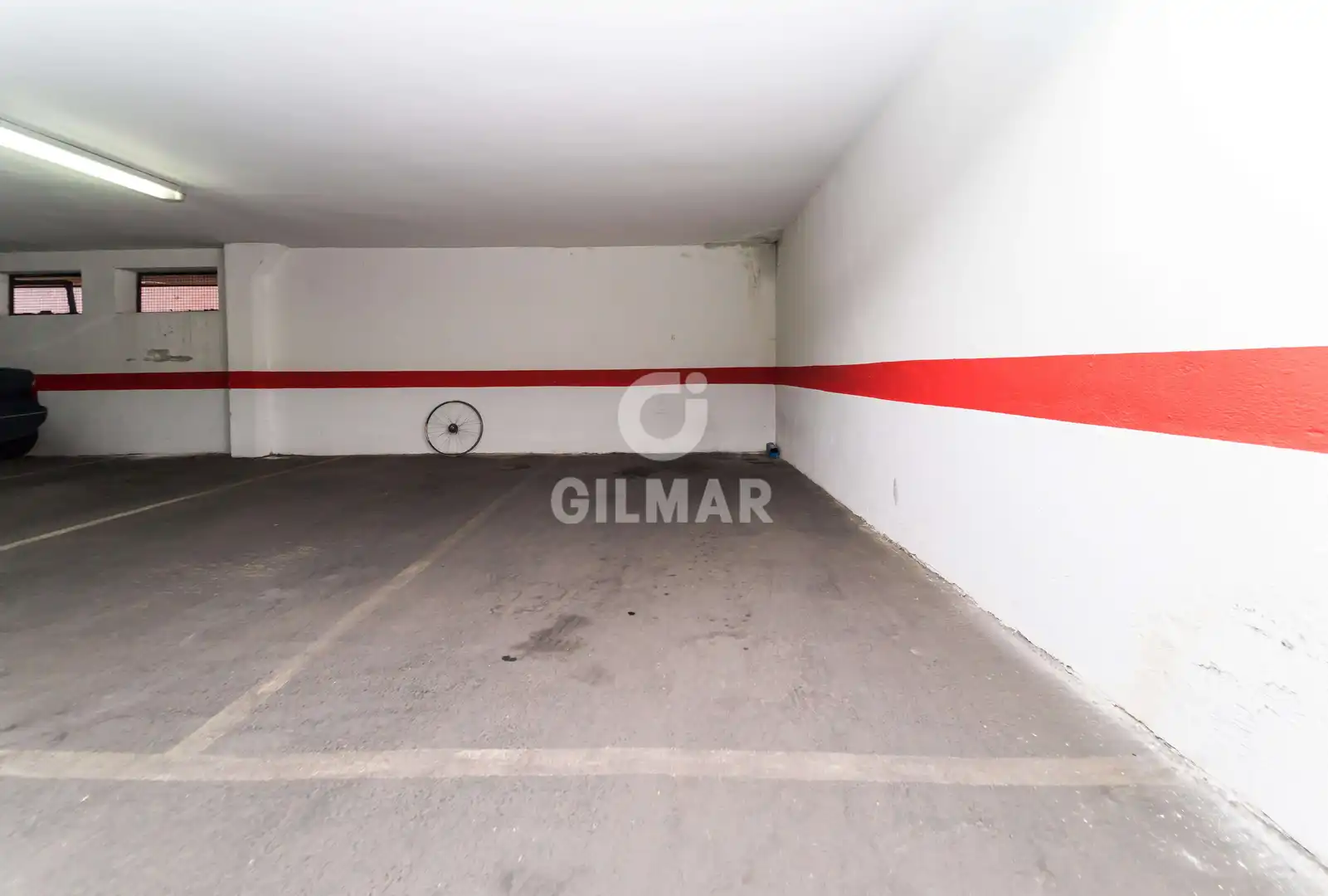 Parking de Estudio en venta en Madrid con Calefacción, Jardín privado y Piscina