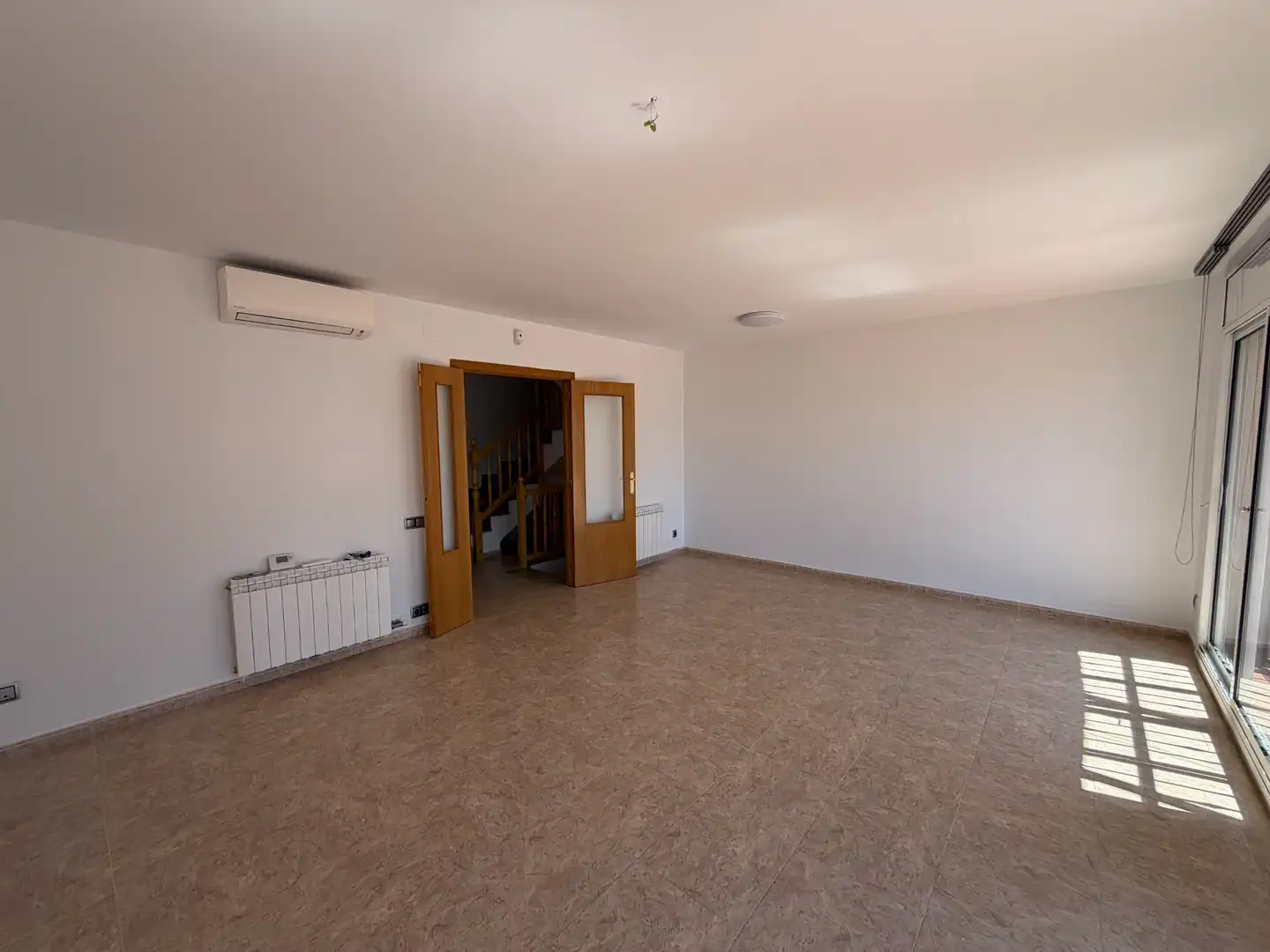 Semi-detached house with terrace for sale in Carrer Castell de Prades 10, imagen 17