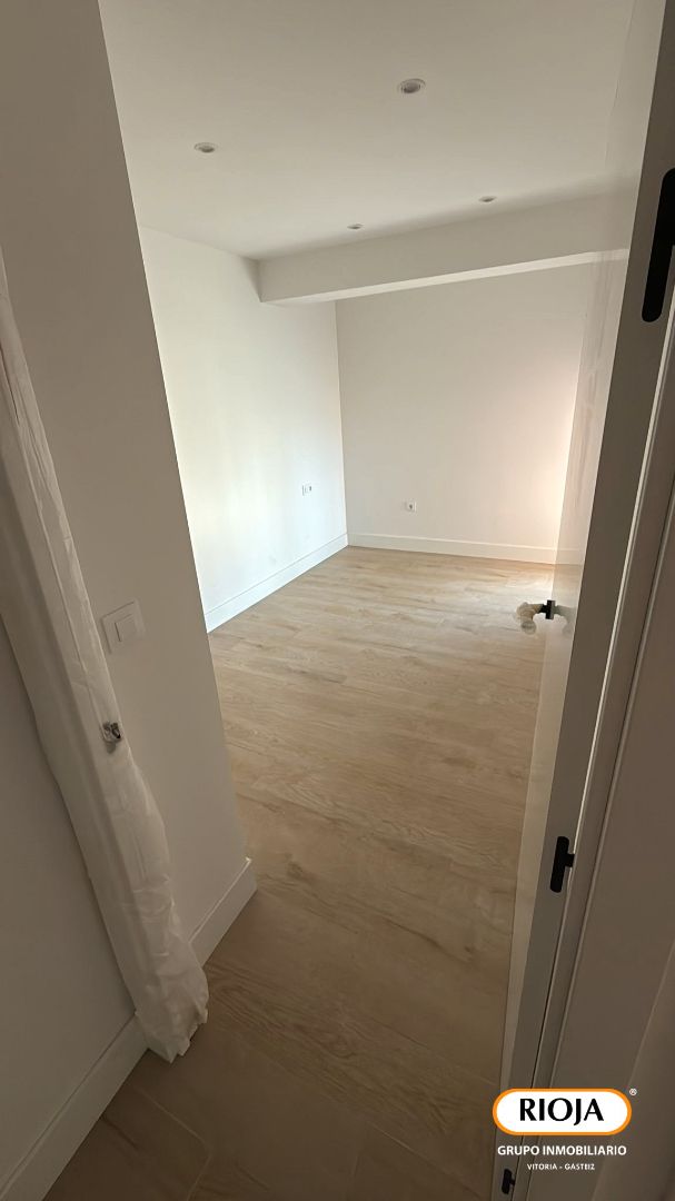Bedroom of Flat for sale in Vitoria - Gasteiz  with Heating, Terrace and Storage room