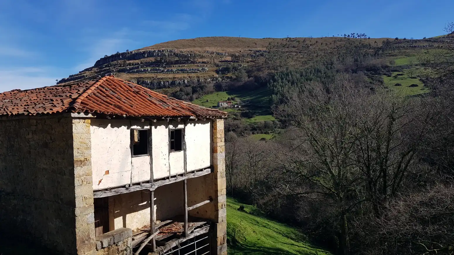 Vista exterior de Pis en venda en Riotuerto amb Jardí privat