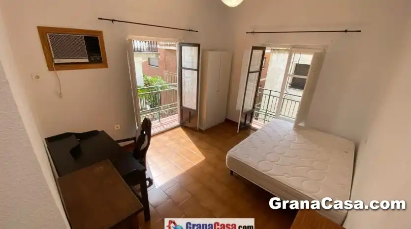 Vista exterior de Piso de alquiler en Granada con Terraza, Amueblado y Horno