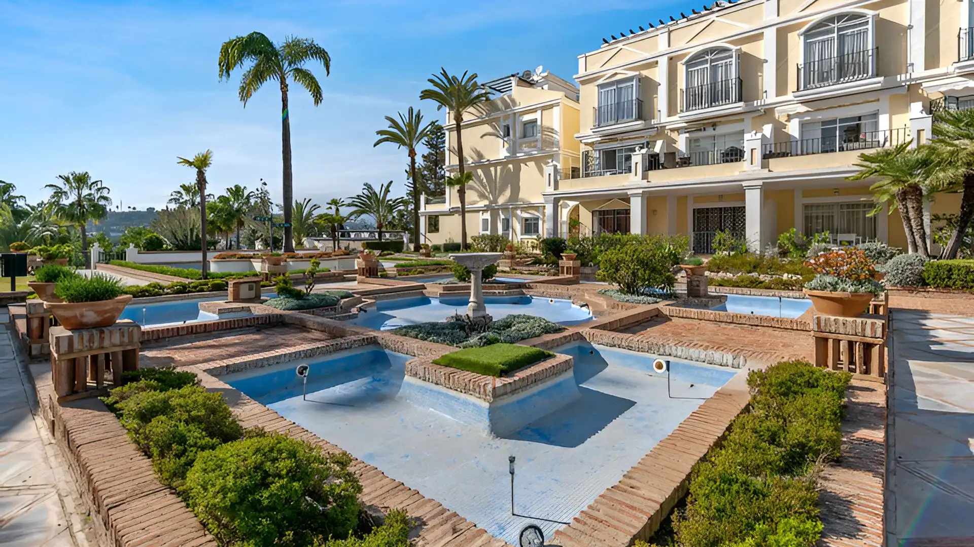 Exterior view of Planta baja for sale in Marbella  with Air Conditioner, Terrace and Swimming Pool