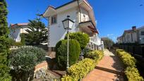 Vista exterior de Casa o xalet en venda en Arnuero amb Calefacció, Terrassa i Traster