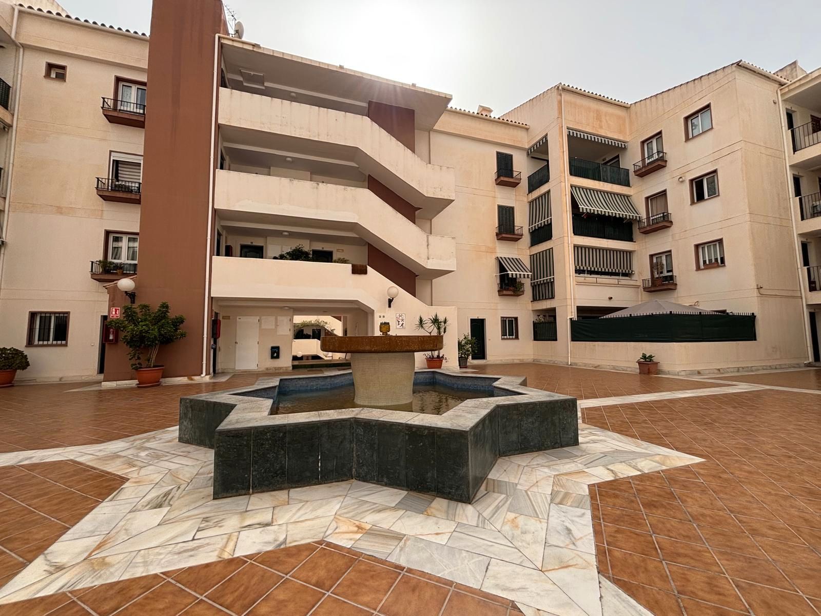 Vista exterior de Pis en venda en Benalmádena amb Terrassa i Piscina comunitària