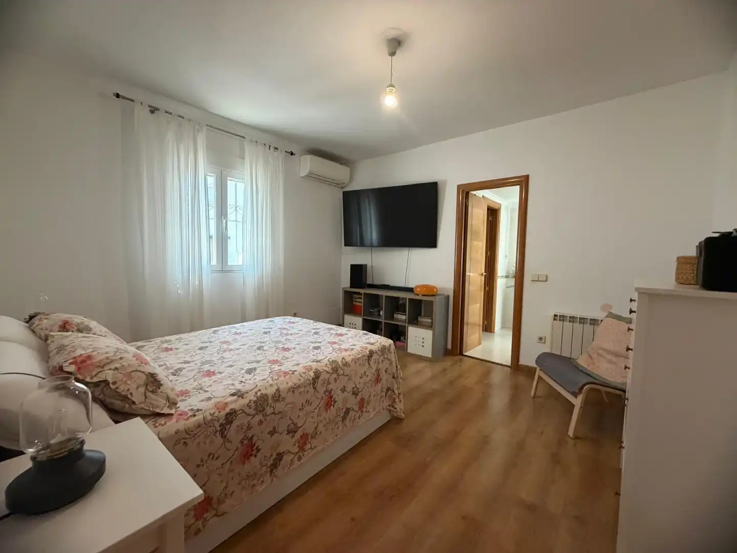 Dormitori de Casa o xalet en venda en Madrid amb Aire condicionat, Calefacció i Jardí privat