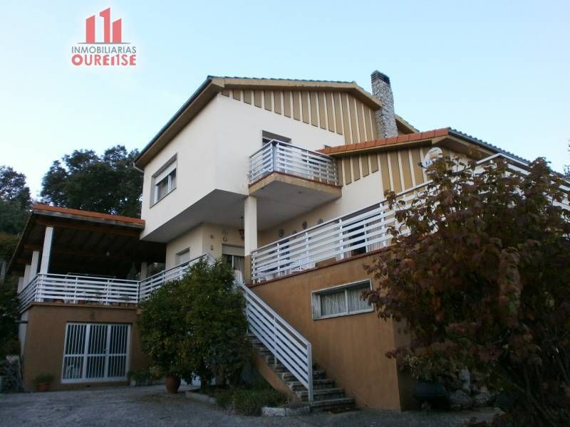 Vista exterior de Casa o xalet en venda en Barbadás amb Calefacció, Jardí privat i Terrassa