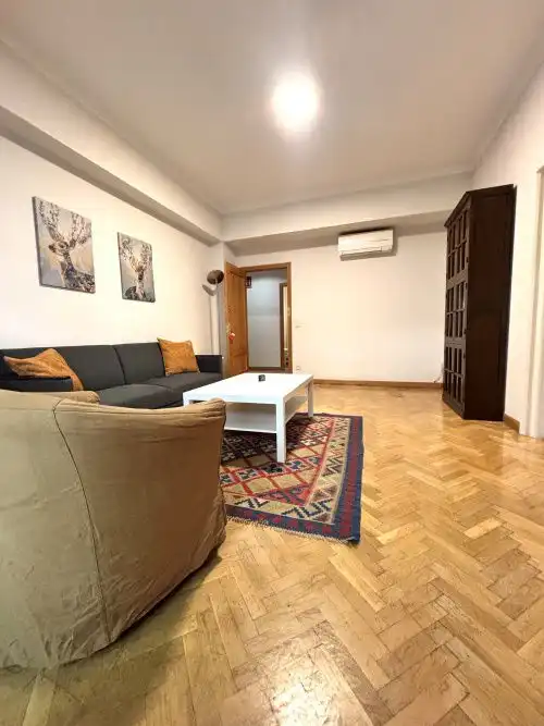 Living room of Flat for rent in Madrid  with Air Conditioner, Heating and Parquet flooring