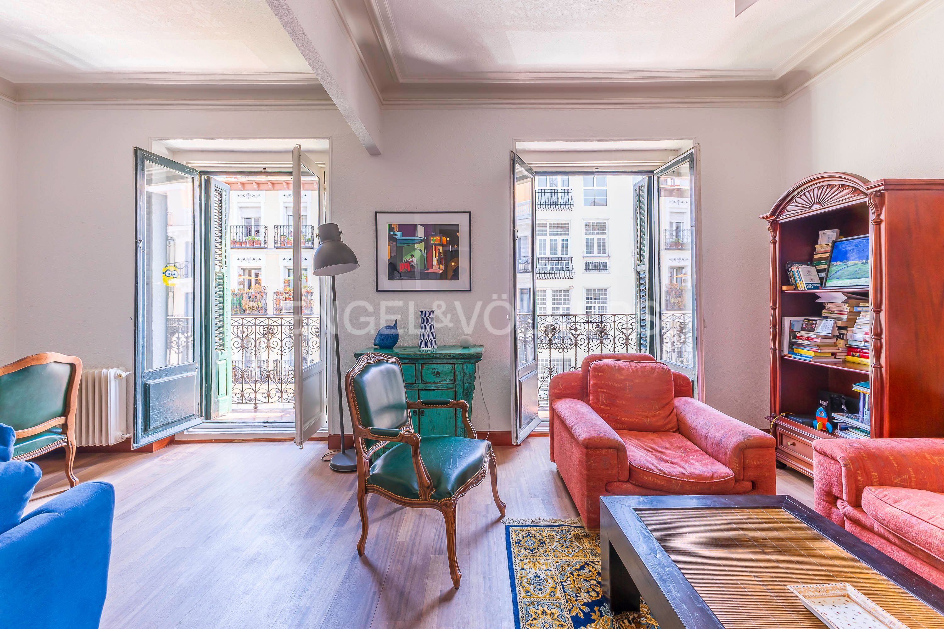 Living room of Apartment for sale in  Madrid Capital  with Air Conditioner, Heating and Storage room