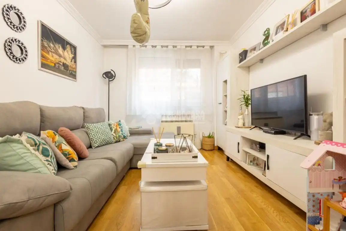 Sala de estar de Piso en venta en Castellanos de Moriscos con Calefacción, Terraza y Trastero
