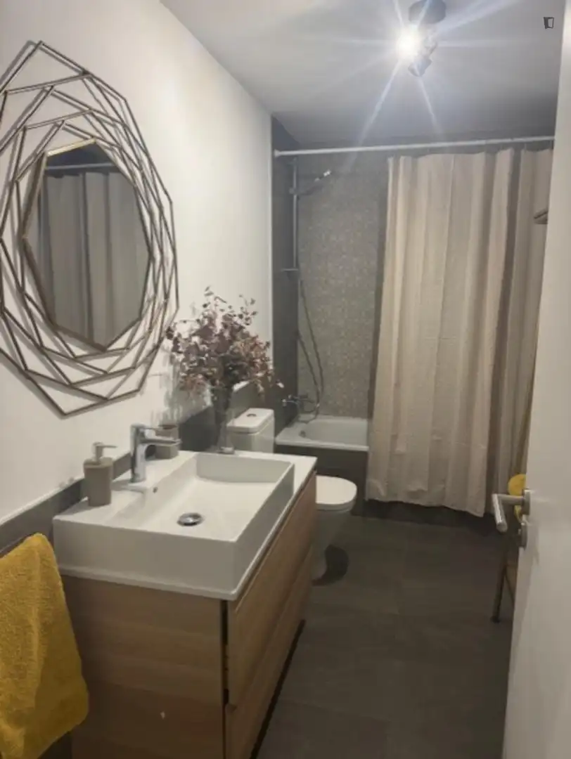 Baño de Apartamento de alquiler en Dos Hermanas con Aire acondicionado, Calefacción y Amueblado