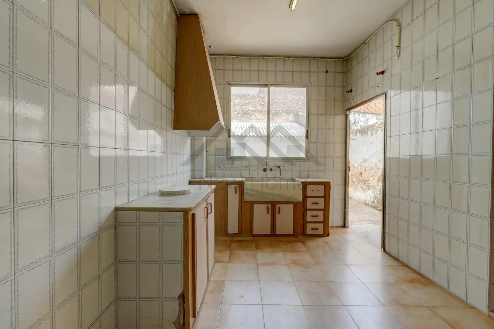 Cuina de Casa o xalet en venda en La Pobla de Vallbona amb Terrassa i Traster