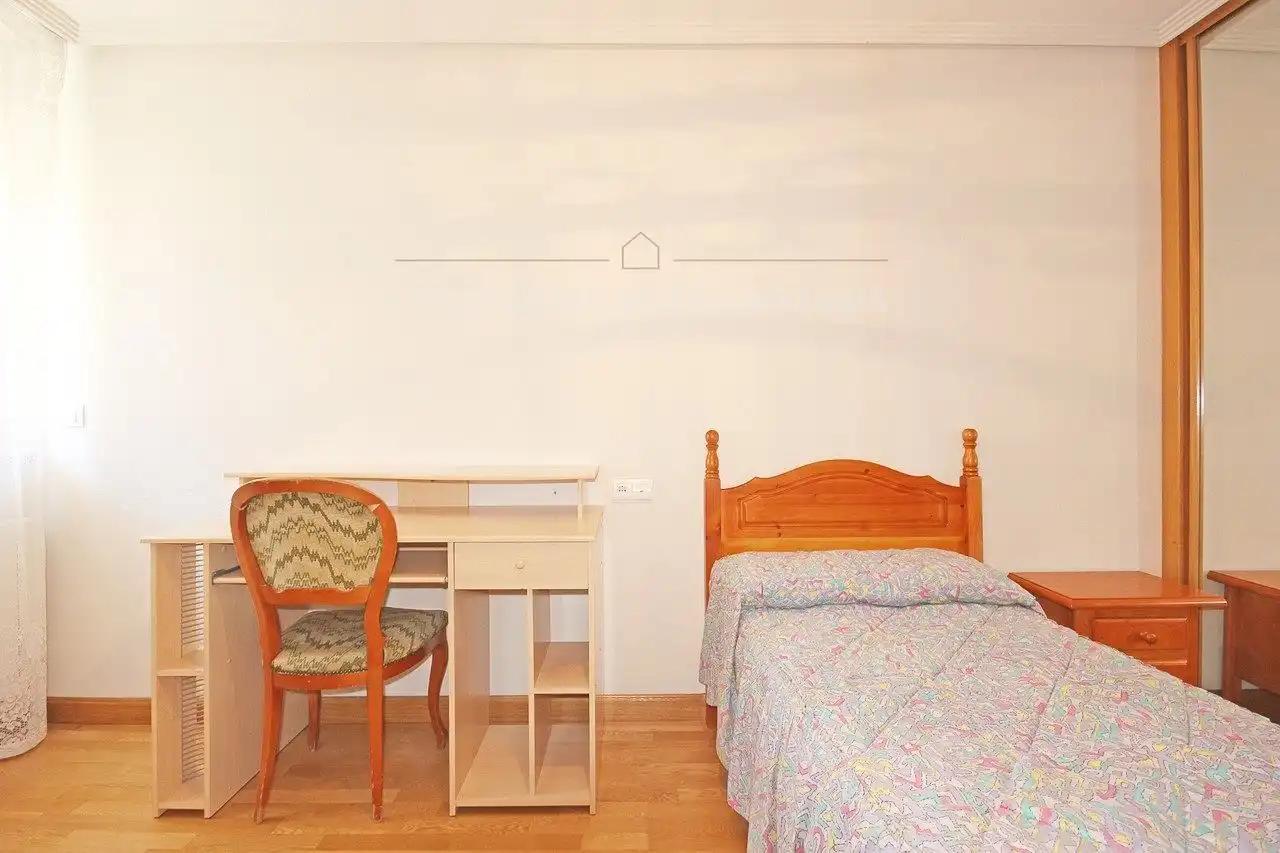 Flat for rent in Poeta Jesús Rasueros, Pizarrales