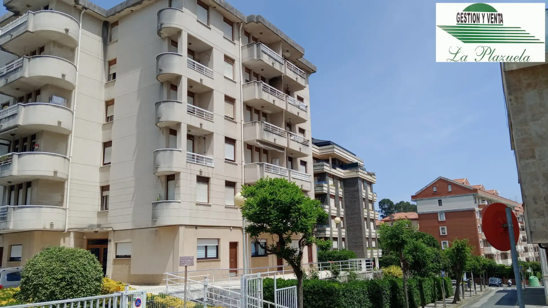 Vista exterior de Piso en venta en Castro-Urdiales con Calefacción, Jardín privado y Terraza