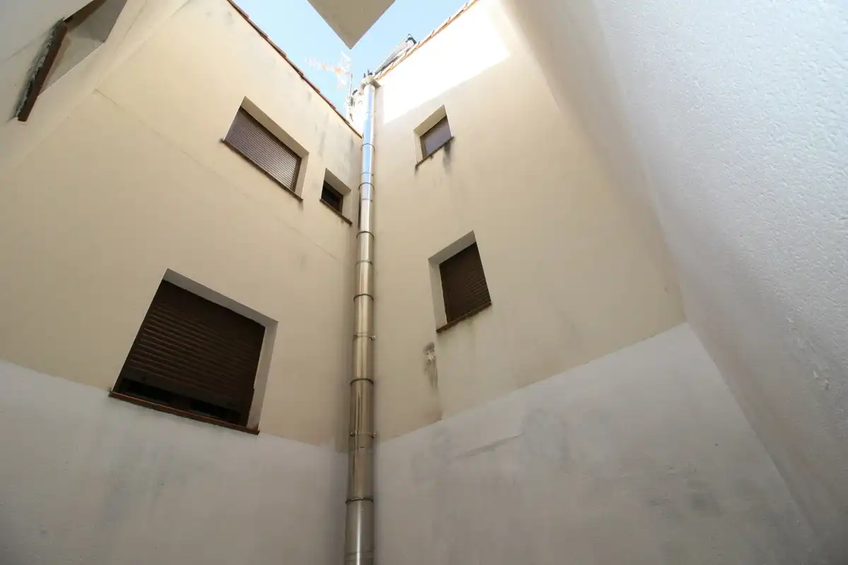 Vista exterior de Casa o xalet en venda en Pedro Bernardo amb Calefacció, Terrassa i Moblat