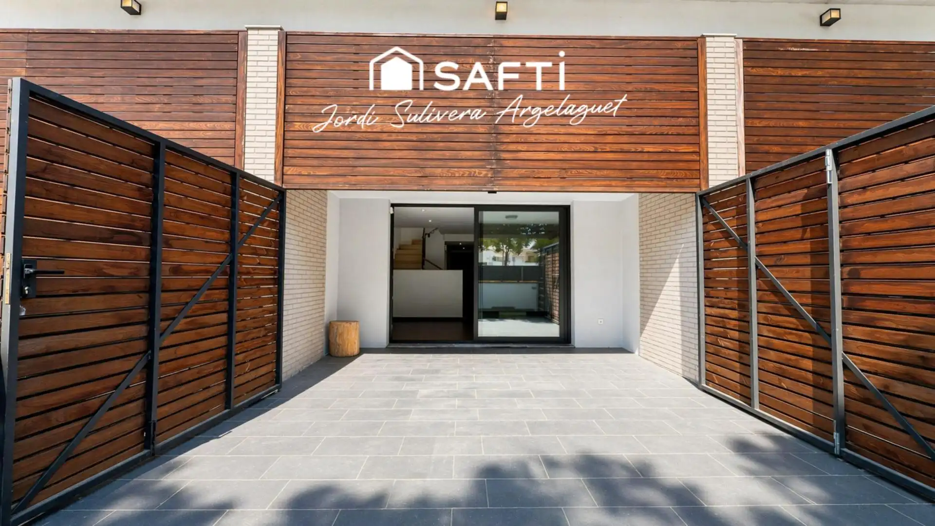 Vista exterior de Casa adosada en venta en L'Escala con Aire acondicionado, Terraza y Balcón