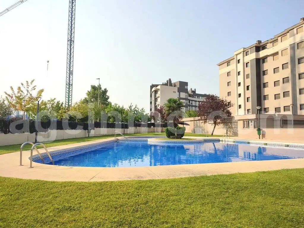 Piscina de Pis en venda en Valladolid amb Calefacció, Terrassa i Traster