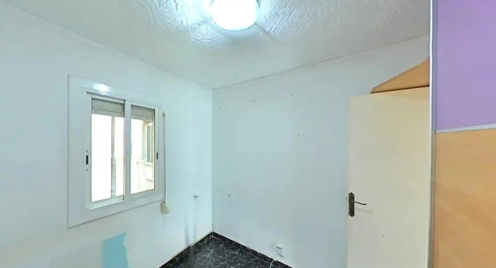 Bedroom of Flat for sale in Badalona