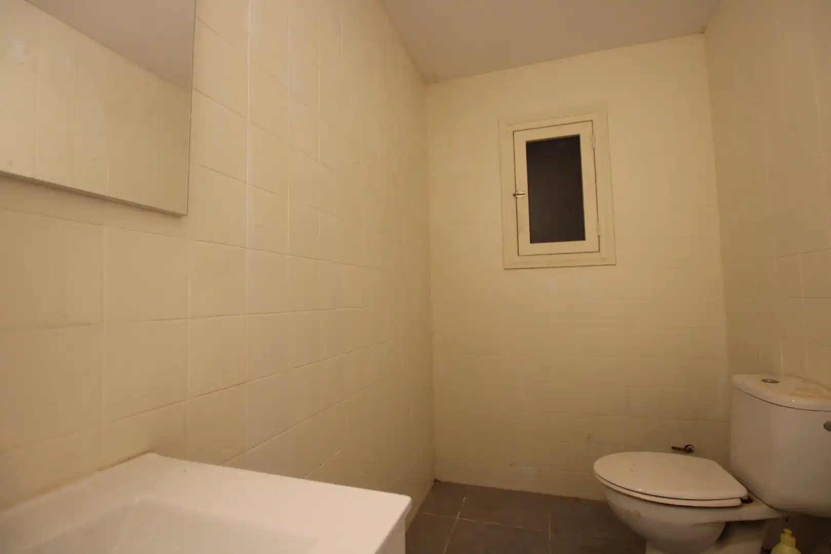 Badezimmer von Geschaftsraum zum Verkauf in Granollers mit Klimaanlage und Heizung