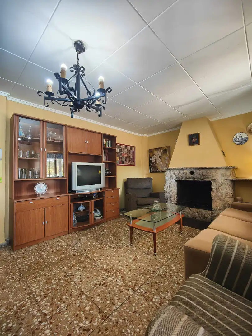 Sala d'estar de Casa o xalet en venda en Yecla amb Jardí privat, Terrassa i Piscina