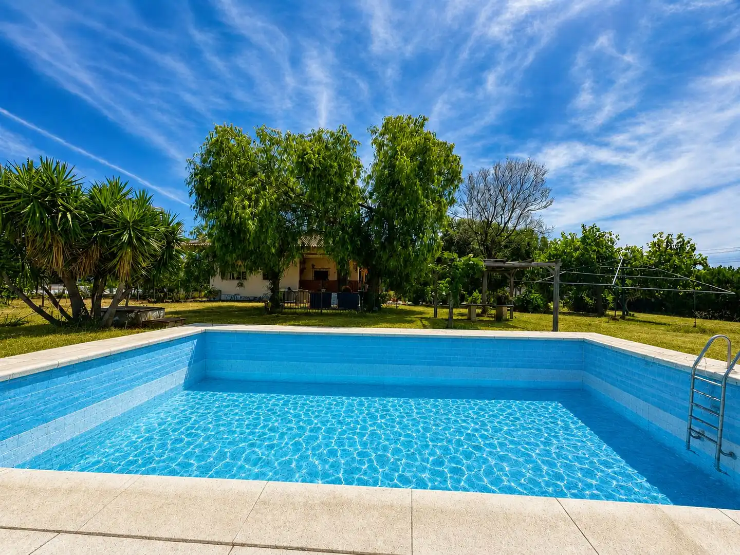 Swimming pool of Houses for sale in Sevilla  with Storage room and Swimming Pool