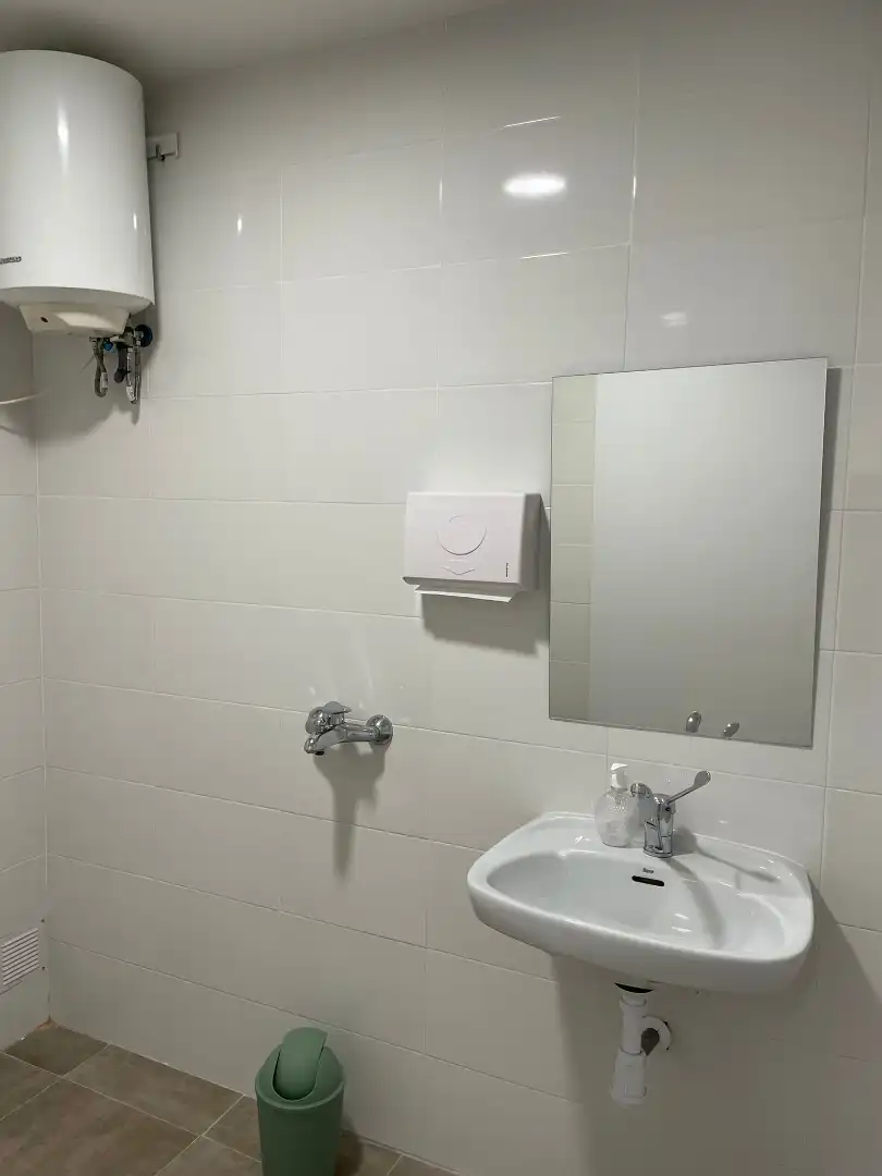 Bathroom of Commercial properties for sale in Alcorcón  with Air Conditioner and Alarm