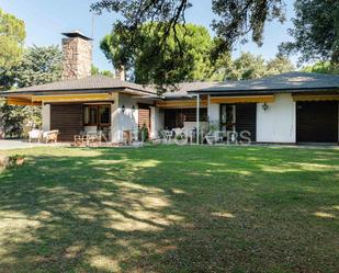 Jardí de Casa o xalet en venda en Boadilla del Monte amb Calefacció, Jardí privat i Piscina