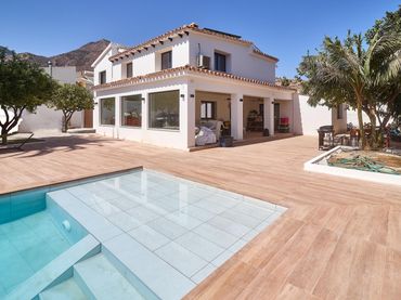 Casa con piscina en venta en Benalmádena pueblo