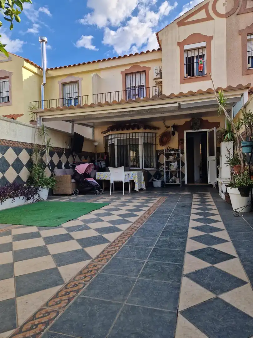 Chalet con terraza en venta en El Retiro - Parque Atlántico - Ronda este