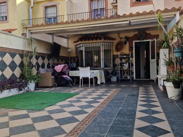 Villa avec balcon à vendre à El Retiro - Parque Atlántico - Ronda este