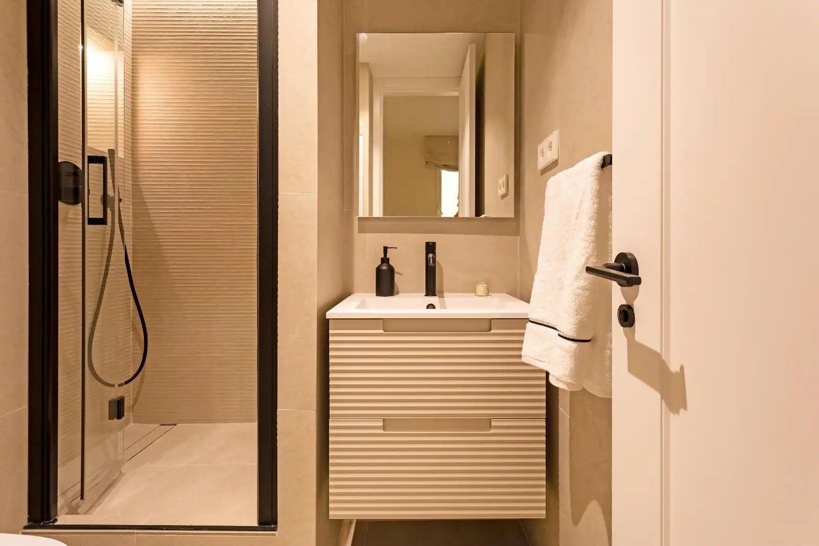 Badezimmer von Wohnungen zur Miete in Barrio de Salamanca