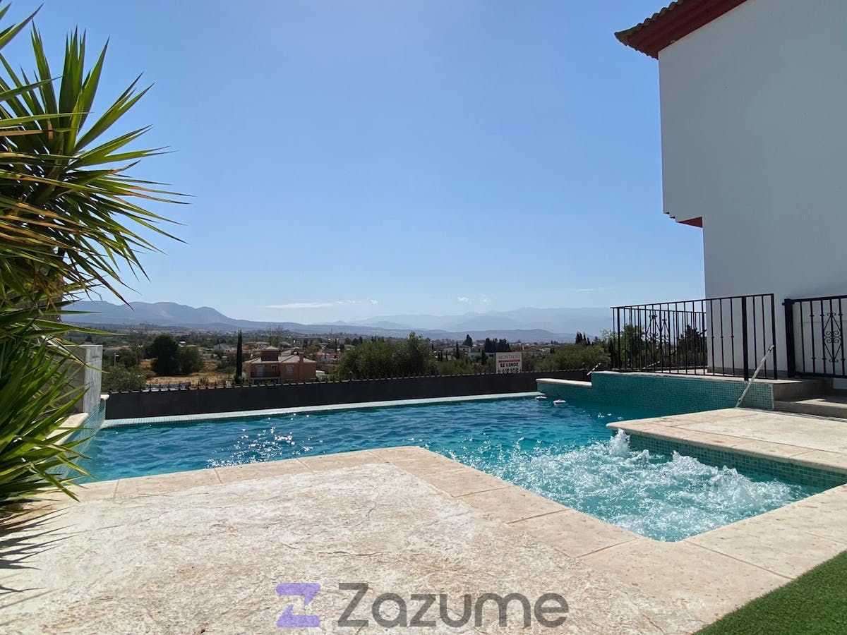 Piscina de Casa o chalet de alquiler en Albolote con Aire acondicionado, Calefacción y Jardín privado