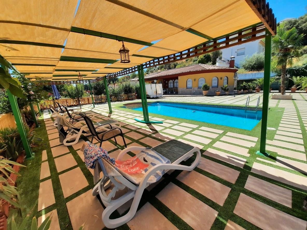 Piscina de Edificio en venta en Moclín