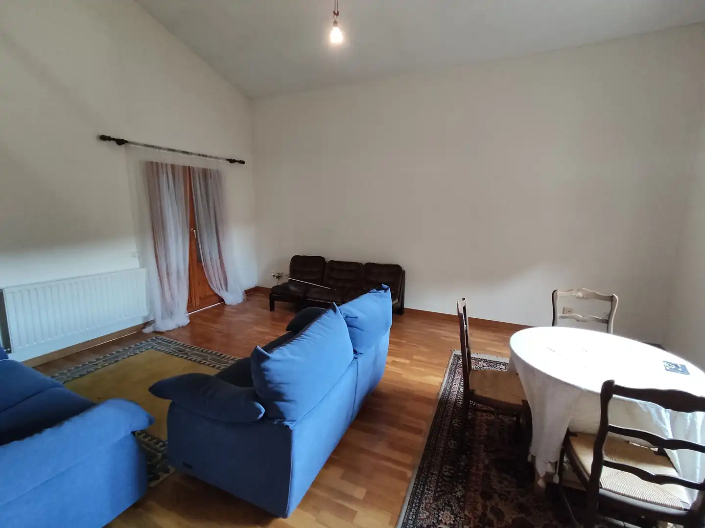 Sala d'estar de Casa o xalet en venda en Iruña Oka / Iruña de Oca amb Jardí privat, Traster i Piscina