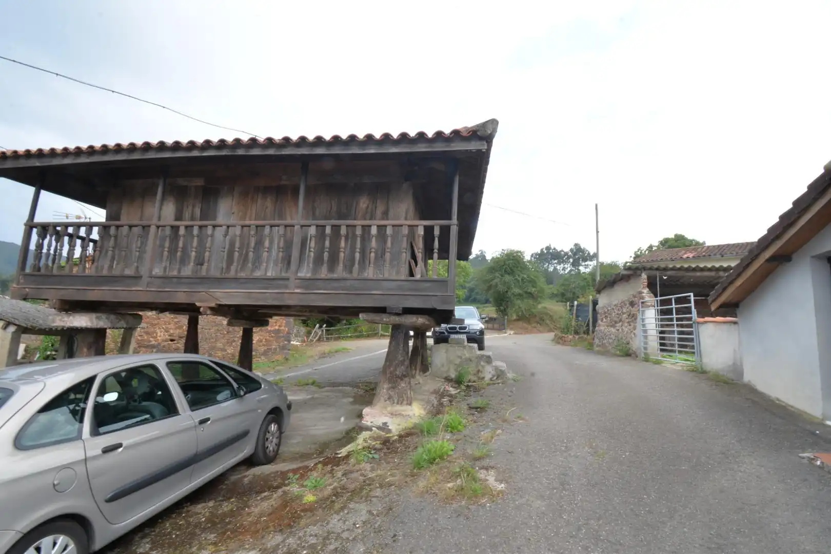 Vista exterior de Finca rústica en venda en Oviedo  amb Traster