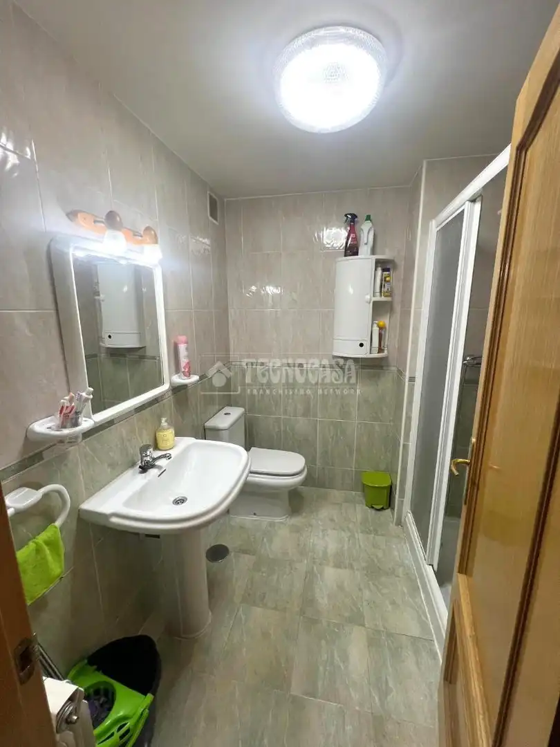 Baño de Piso en venta en Parla con Calefacción, Parquet y Trastero