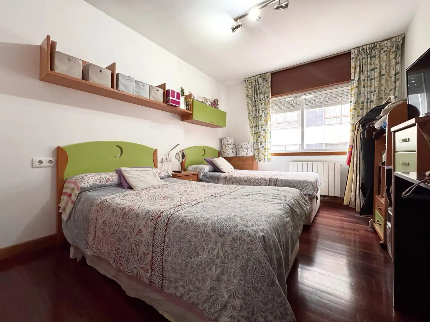 Habitación de Piso en venta en Pontevedra Capital  con Calefacción y Trastero