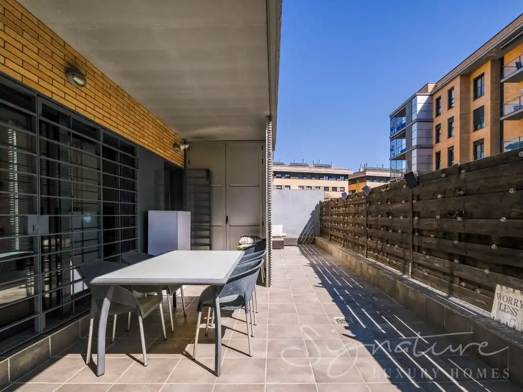 Terrassa de Planta baixa en venda en Sant Cugat del Vallès amb Aire condicionat, Jardí privat i Piscina