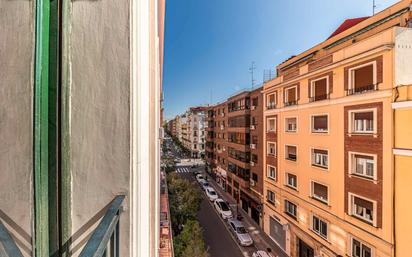 Vista exterior de Pis en venda en  Madrid Capital amb Aire condicionat, Calefacció i Moblat