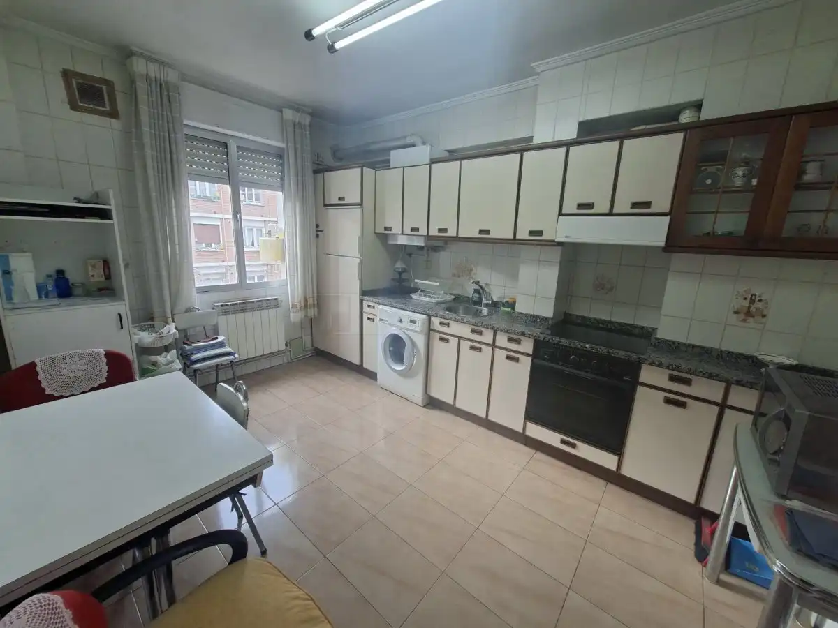 Cocina de Piso en venta en Vitoria - Gasteiz con Calefacción, Parquet y Trastero