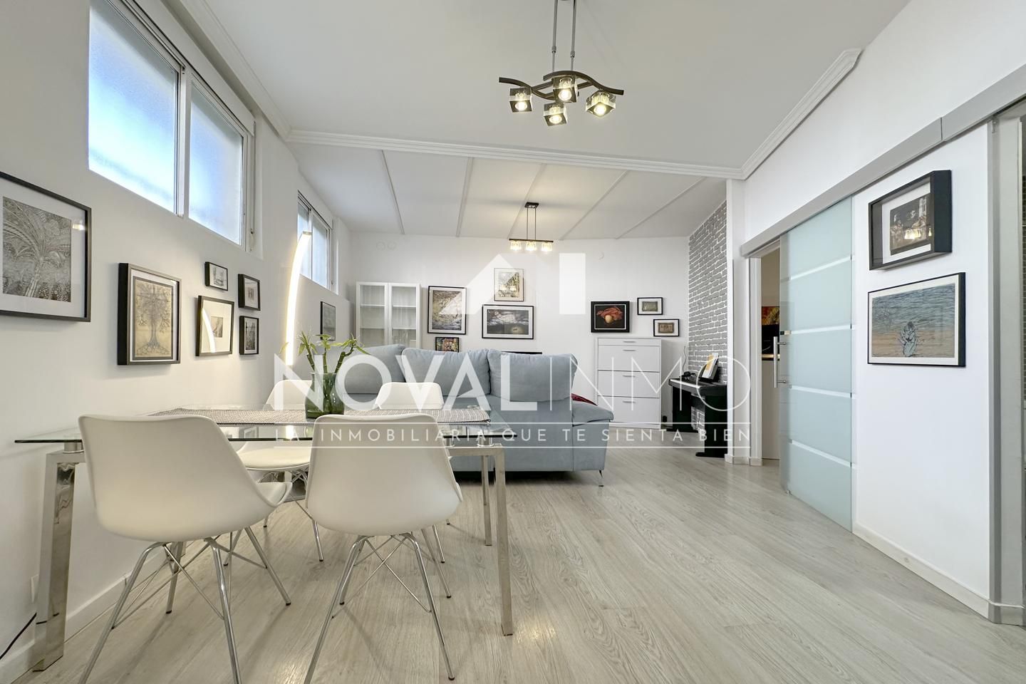 Sala d'estar de Planta baixa en venda en  Madrid Capital amb Aire condicionat i Moblat