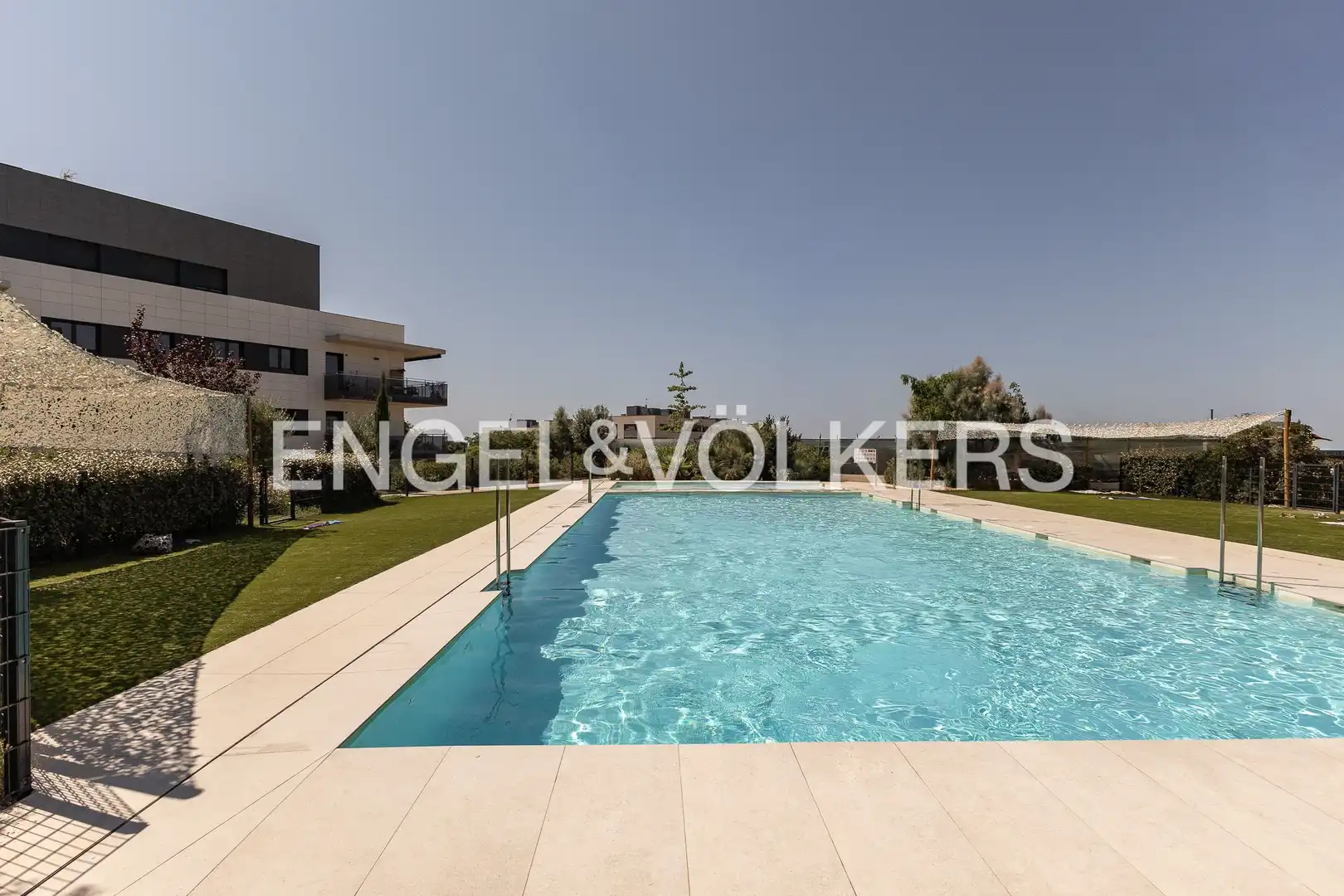 Penthouse with pool for sale in La Plana