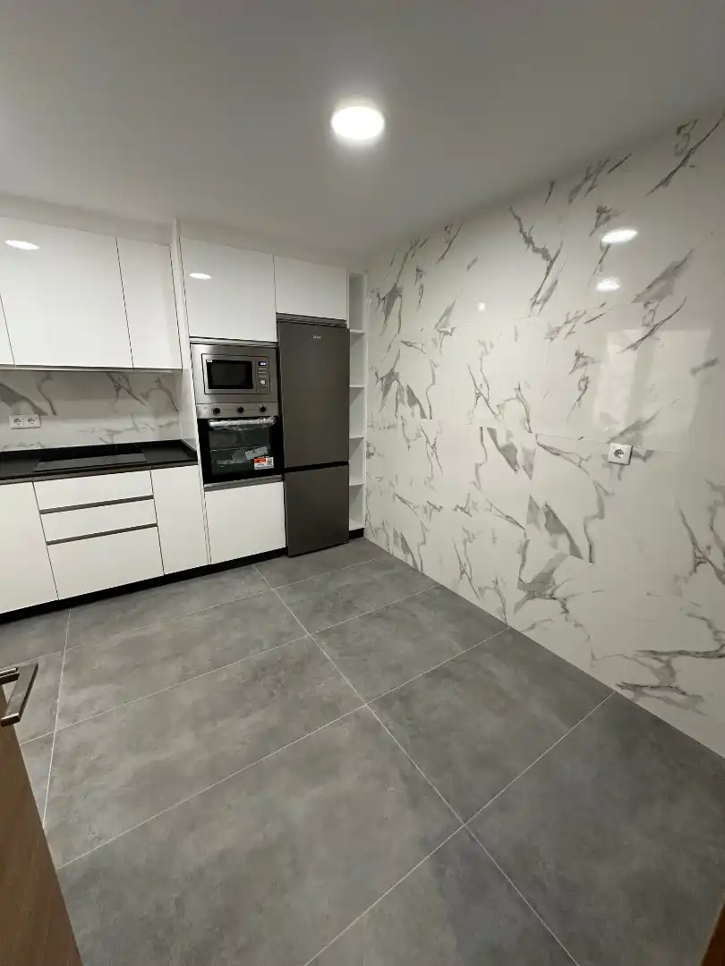Cocina de Piso de alquiler en Ourense Capital  con Parquet, Trastero y Horno