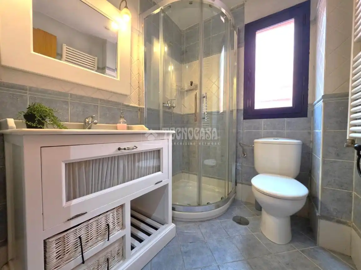 Bathroom of Flat for sale in Getafe  with Air Conditioner, Heating and Parquet flooring