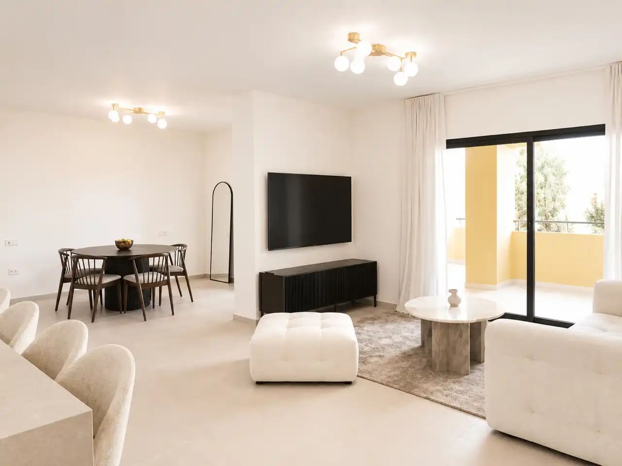 Living room of Flat for sale in Marbella  with Air Conditioner, Heating and Terrace