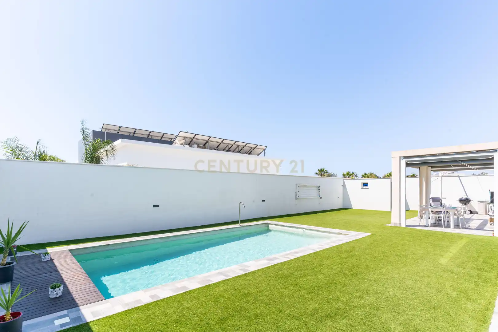 Piscina de Casa o xalet en venda en El Ejido amb Aire condicionat, Jardí privat i Traster