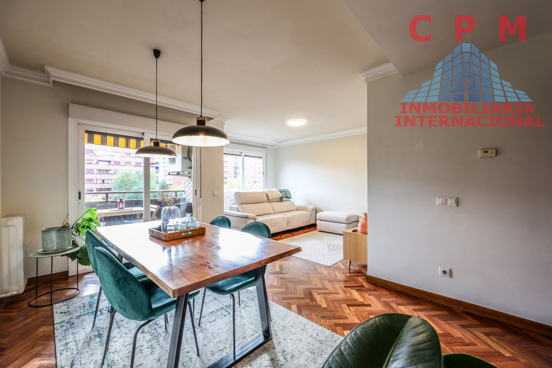 Living room of Flat to rent in  Madrid Capital  with Air Conditioner, Heating and Parquet flooring