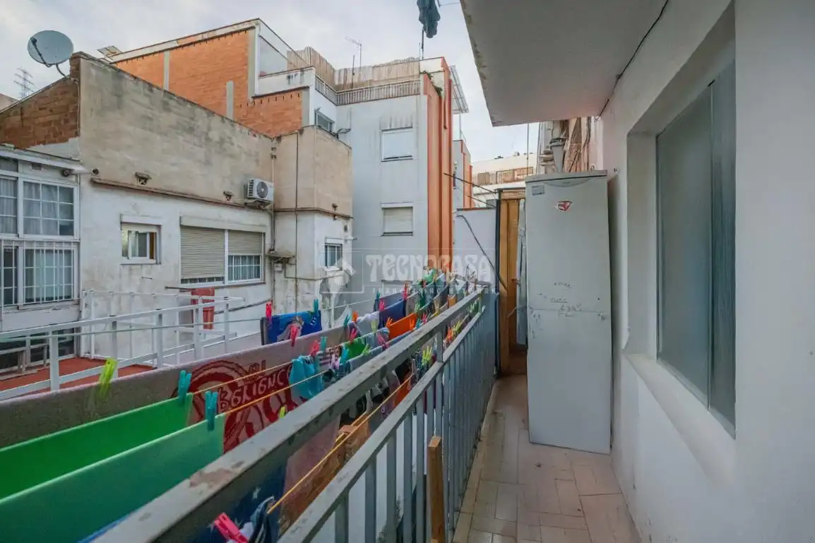 Vista exterior de Piso en venta en Barcelona con Balcón