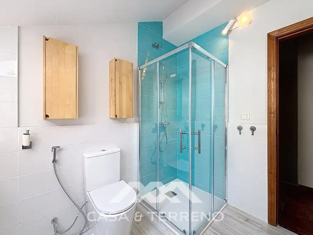 Bany de Casa o xalet en venda en Alcaucín amb Aire condicionat, Terrassa i Piscina