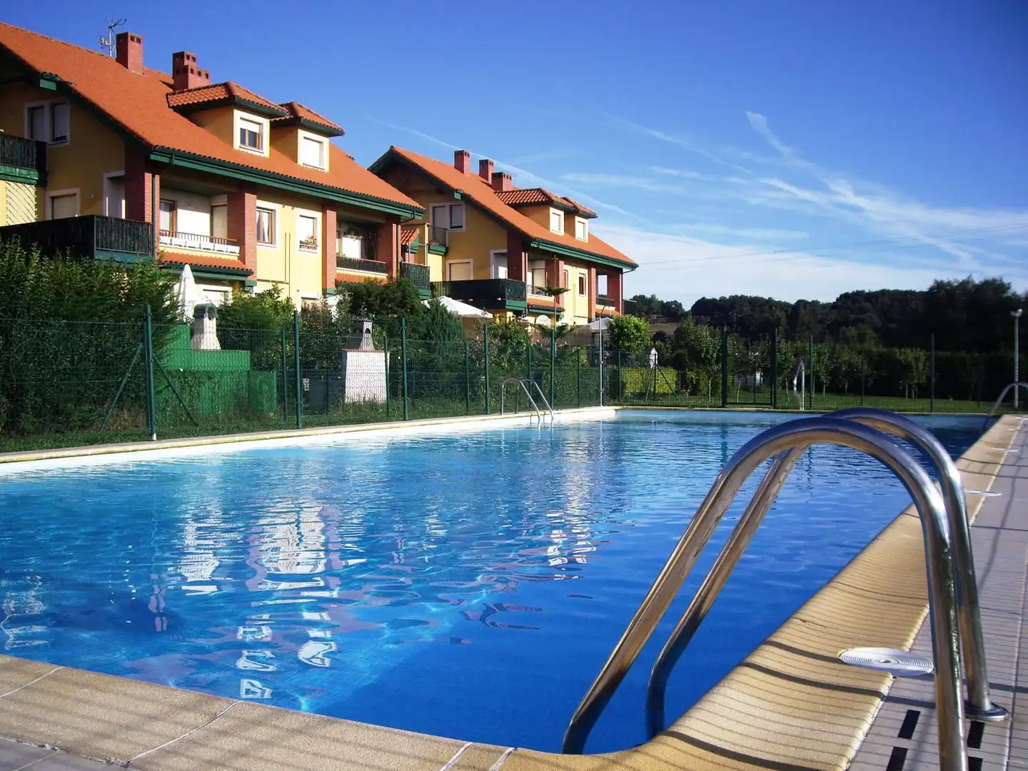 Piscina de Planta baixa en venda en Bárcena de Cicero amb Calefacció, Terrassa i Traster